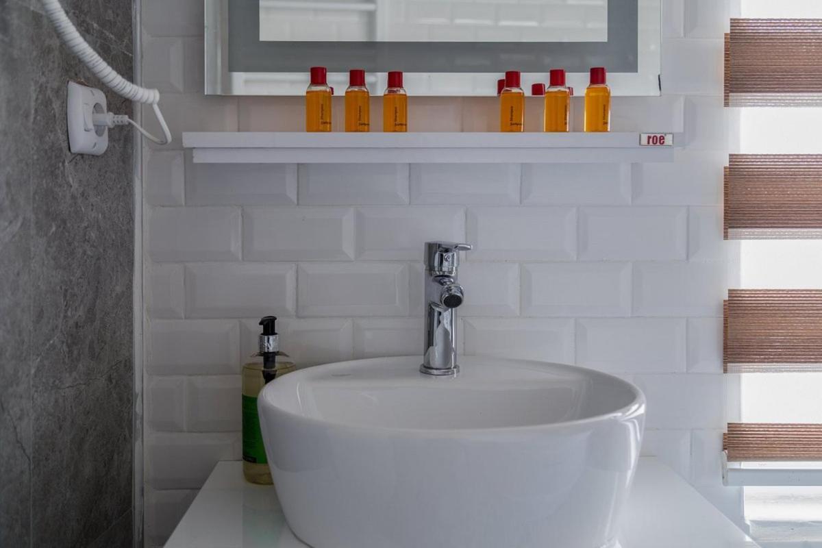 The Sisli Corner Park Inn Istanbul Bagian luar foto